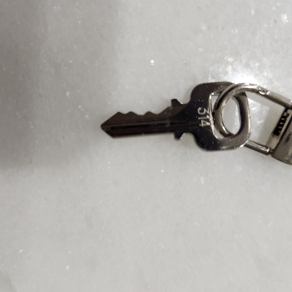 Louis Vuitton silver lock and key pendant and bracelet - Picture 4 of 5